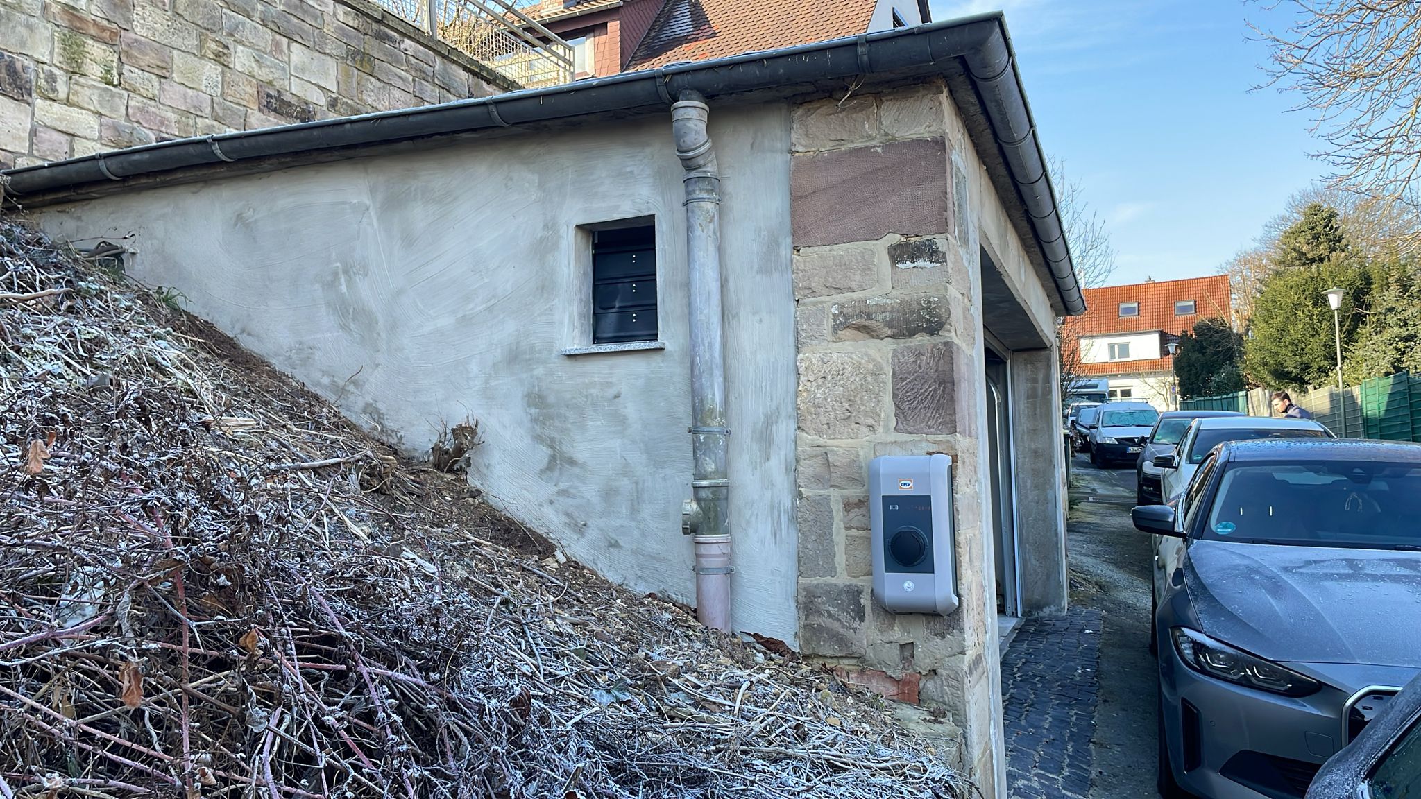 Garage in Hanglage mit 6 Meter Geländehöhe von außen, Rückwand erdberührt