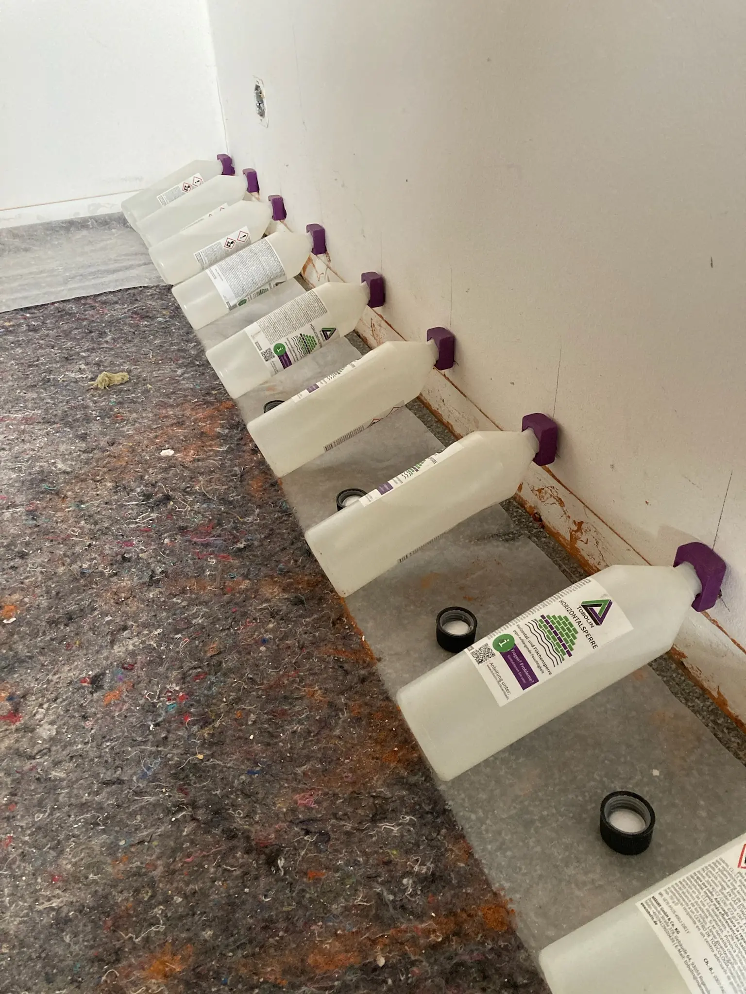 Anwendungsbeispiel TOBOLIN Horizontalsperre an einer Hauswand